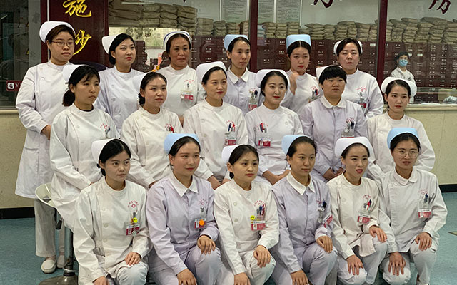 【5.12护士节】九游会j9首页(官方)网站/网页版登录入口/手机版本APP下载,举办茶话会白衣天使受表彰(图1)