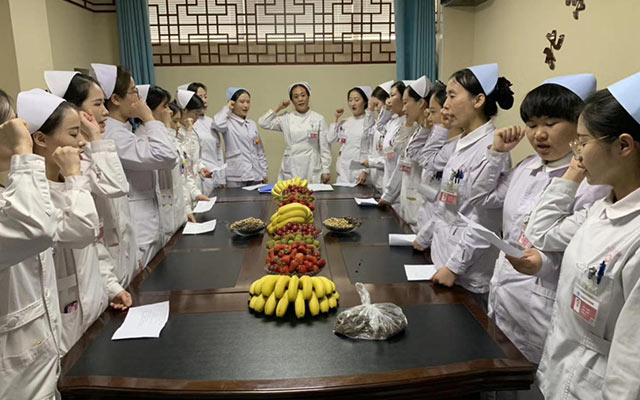 【5.12护士节】九游会j9首页(官方)网站/网页版登录入口/手机版本APP下载,举办茶话会白衣天使受表彰(图2)